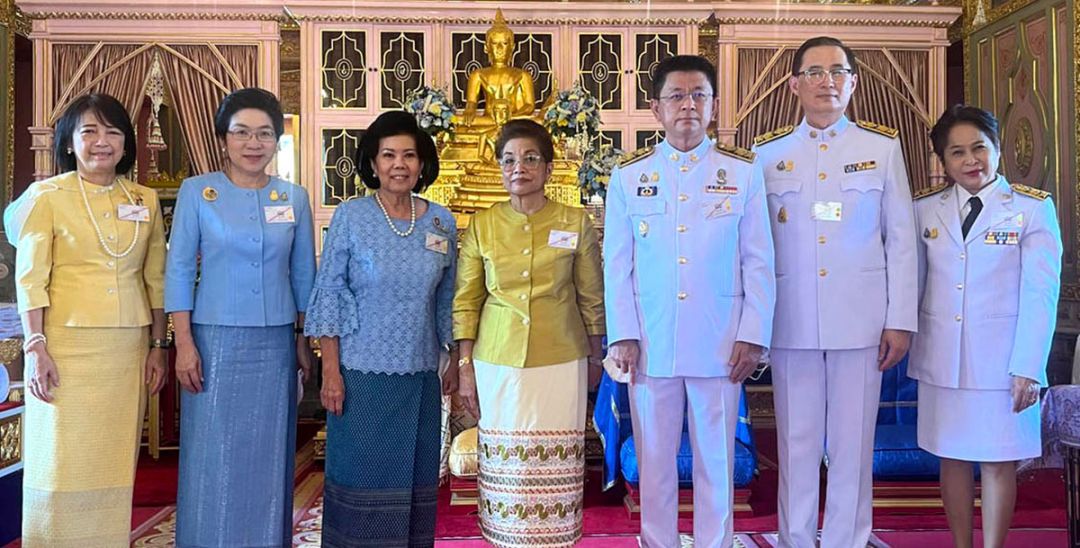 ม.ร.ว.พร้อมฉัตร สวัสดิวัตน์ กับ กก.ผู้ร่วมงาน อาทิ ผศ.ดร.พรทิพย์ พุกผาสุข เลขาธิการมูลนิธิฯ, ขจร ศรีชวโนทัย
อธิบดีกรมส่งเสริมการปกครองท้องถิ่น, ทัศพันธ์ พงษ์เภตรา ผู้ช่วยสำนักปลัดนายกฯ และ พรกมล ภมรานนท์ กรมประชาสัมพันธ์