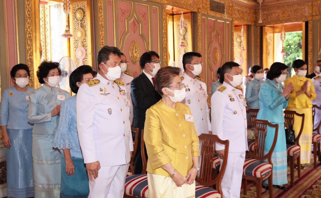 ในพระวิหารสถานที่จัดงาน อาทิ ม.ร.ว.พร้อมฉัตร สวัสดิวัตน์, สุทธิพงษ์ จุลเจริญ ปลัดกระทรวงมหาดไทย, ผศ.ดร.พรทิพย์ พุกผาสุข, อารยา อรุณานนท์ชัย, กุลทรัพย์
ชื่นโกสุม, อรรษิษฐ์ สัมพันธรัตน์ อธิบดีกรมการพัฒนาชุมชน