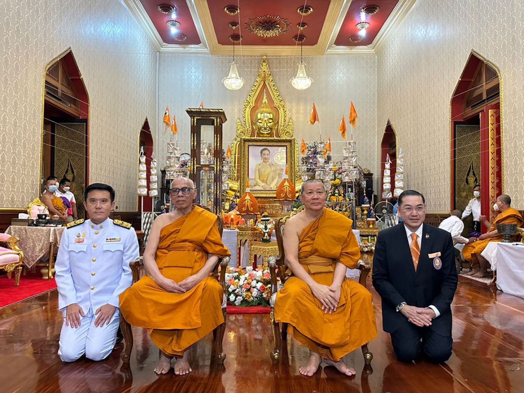 สมเด็จเจ้าประคุณทั้งสองให้ความกรุณาถ่ายภาพกับ ชัยวุฒิ ธนาคมานุสรณ์ รมว.กระทรวงดิจิทัลฯ และ ศ.พิเศษ ดร.สุรเกียรติ์ เสถียรไทย

