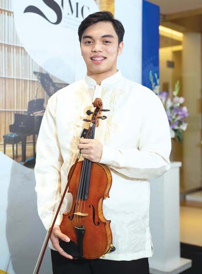 มิกกี้-แอลเจโล มิกเกล เดลอส ซานโตส