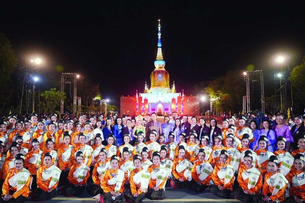 หมู่ช่างฟ้อนที่รำบูชาพระธาตุ
