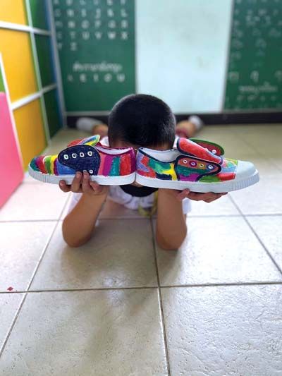 รอยยิ้มและความสุขของน้องๆ กับรองเท้าคู่ใหม่ ที่ศูนย์การเรียนรู้ไร่ส้มวิทยา
อ.ฝาง