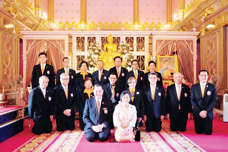 คณะกรรมการมูลนิธิอาสาเพื่อนพึ่ง (ภาฯ) ยามยาก สภากาชาดไทย ร่วมในพิธีเจริญพระพุทธมนต์โดยพร้อมเพรียง