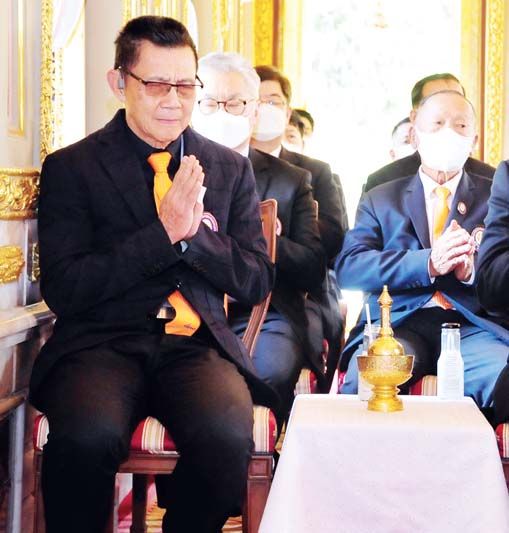 รศ.ดร.นพ.พิชิต สุวรรณประกร, ศ.พิเศษ ดร.กิตติพงษ์ กิตยารักษ์ และ
ศ.กิตติคุณ นพ.ดำรง เหรียญประยูร
