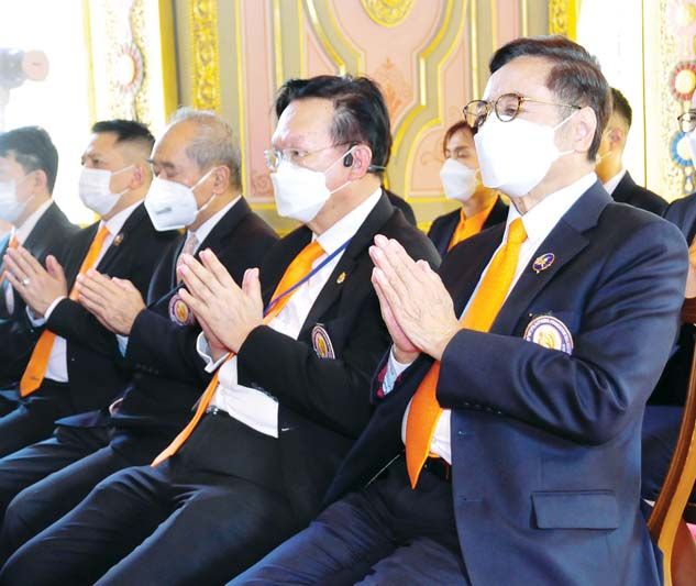 อดิศักดิ์ ภาณุพงศ์, สิทธิศักดิ์ วนะชกิจ, ดร.รอยล
จิตรดอน และ พล.ต.ท.รักษ์จิต หม้อมงคล