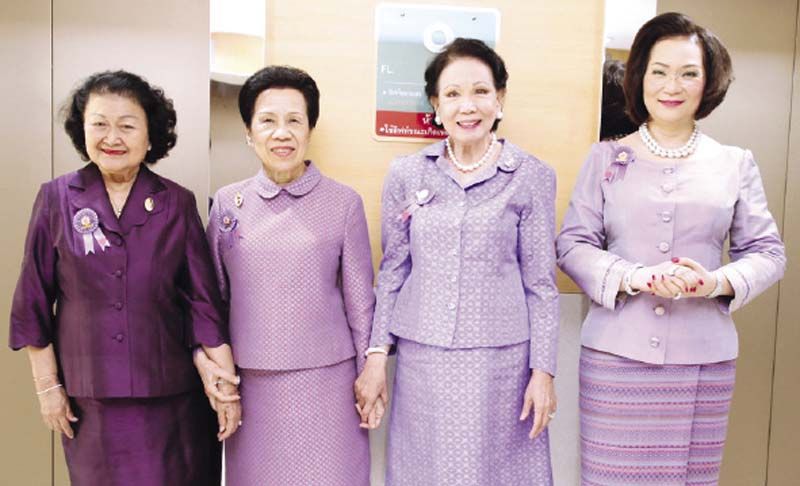 ท่านผู้หญิงเพ็ญศรีวัชโรทัย, คุณหญิงวรรณาสิริวัฒนภักดี, คุณหญิงกิ่งแก้ว พิสิษฐ์เกษม เอื้อทวีกุล และคุณหญิงปัทมาลีสวัสดิ์ตระกูล
