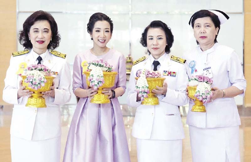 ผศ. สุพัตรา ลีลาภิวัฒน์, พรรณสิรี คุณากรไพบูลย์ศิริ,ศ.พญ.โฉมศรี โฆษิตชัยวัฒน์และ วันทนาวีระถาวร