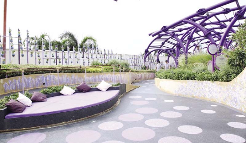 มุมพักผ่อนหย่อนใจด้วยแนวคิดธรรมชาติบำบัด ภายใต้แนวคิด “สวนบำบัดคน สวนบำบัดเมือง”