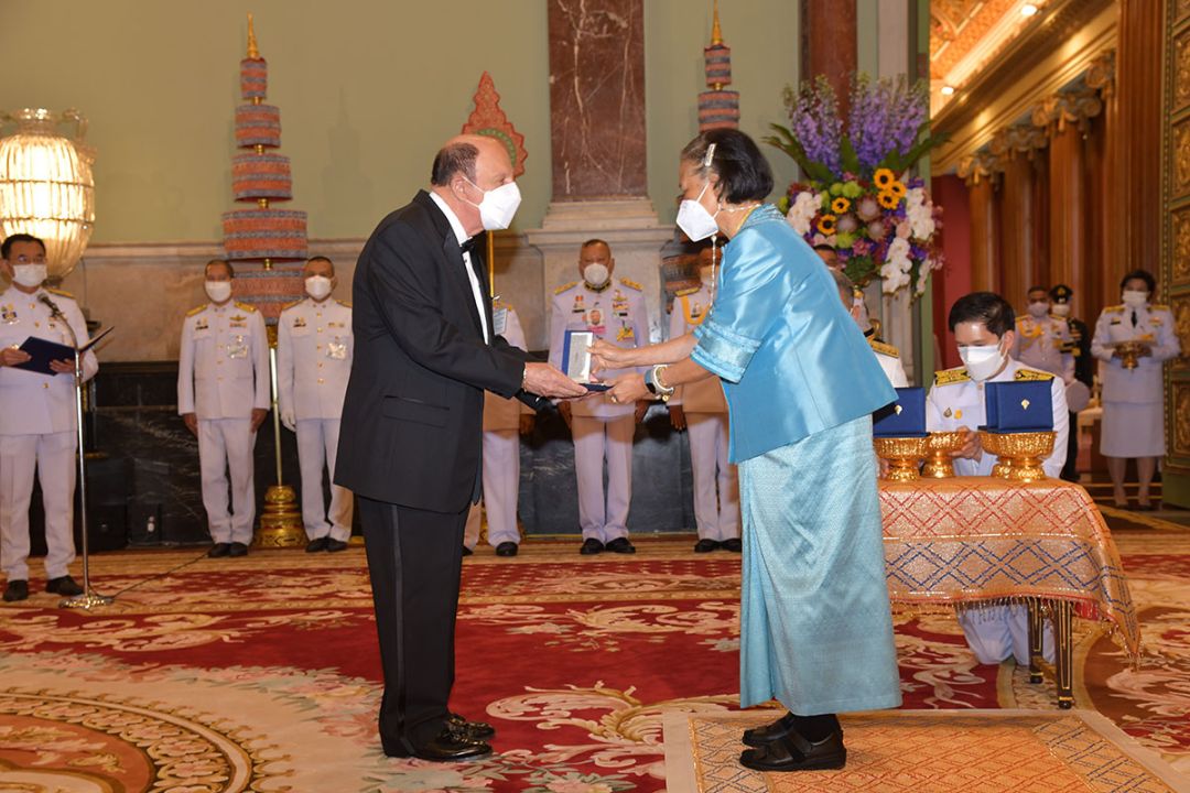 ศ.นพ.ราล์ฟ เอ. ดีฟรอนโซ เข้ารับพระราชทานรางวัลสมเด็จเจ้าฟ้ามหิดล ประจำปี
2565 สาขาการแพทย์

