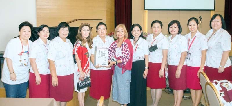 ชนันภัสร์ วิจักษ์ลักษณ์, อ.รัชดาวรรณ กระสินธุ์, อ.อวยพร แสงหิรัญ, ชลลกา เก่งระดมยิง, อ.สุภลักษณ์ ไชยสถาน, วริสา วิริยะพานิช, ลิสา นะวงศ์, อ.เกตุอัมพร มียิ่ง, อ.วไลลักษณ์ พลายทอง, อ.สุวิมล จันทรวิสูตร, อ.ภิรญา รัตนเสรีภาส