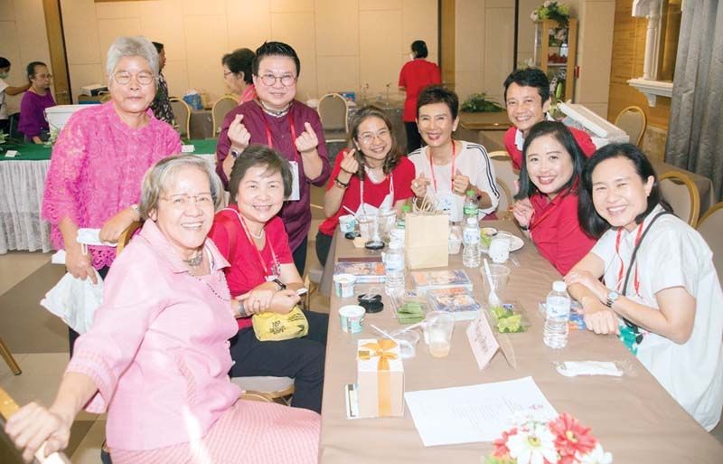 จิรพร รัตนสุนทรสกุล, เกษรา สูนยี่ขัน, อภิญญา รัตนไตรภพ, ดร.แพง ชินพงศ์, พุทธชาด สาคริก, กมลรัตน์ บุญ-หลง, ฐิดารัตน์ ชำนิวิกัยพงศ์, มนนิตา ตนประเสริฐ, กุสุมา ใบโพธิ์