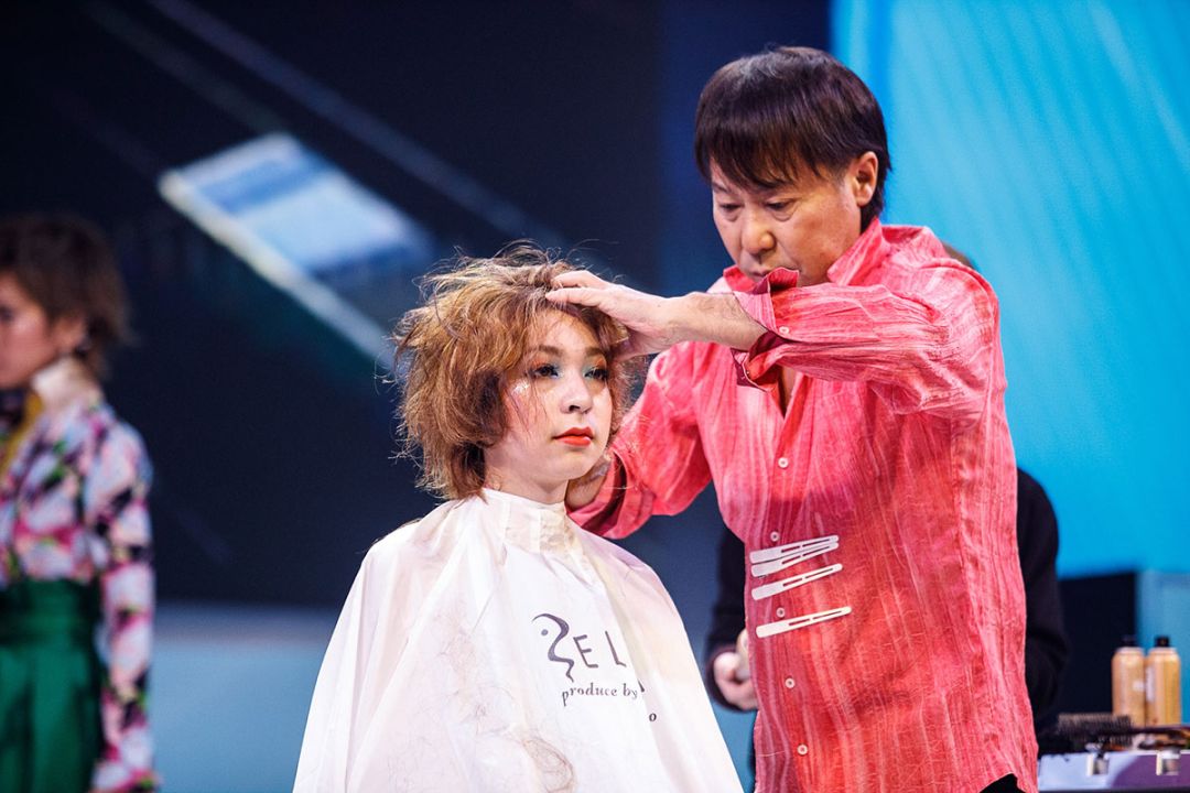 มร.ยาสุฮิโระ ซากุราอิ โชว์การออกแบบทรงผม

