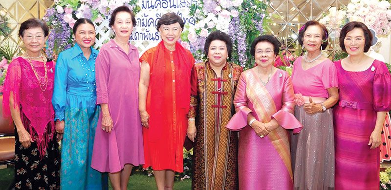 มลีวัลย์ จริยากูล, ธาริกา มงคลสุข, บุญส่ง กาญจนหฤทัย, ดร.ศิรินา
ปวโรฬารวิทยา, เบญจมาศ รุจิรวงศ์, จรรยา เฮงตระกูล, ผุดผ่อง อุชชิน
และ ยุพดี สัตตะรุจาวงษ์

