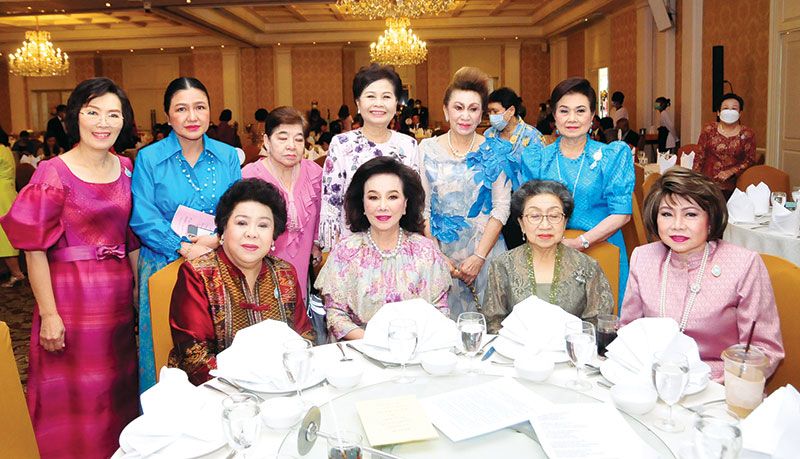 เบญจมาศ รุจิรวงศ์, อุไร คุณานันทกุล, สายพิณ พหลโยธิน, บัณพร เอี่ยมอมรพันธ์, ยุพดี สัตตะรุจาวงษ์, ธาริกา มงคลสุข,
ลดา รุธิรกนก, พวงทอง อานันทนะสุวงศ์, เพ็ญศรี สุขเจริญผล
และ เยาวมาลย์ วัชระเรืองศรี

