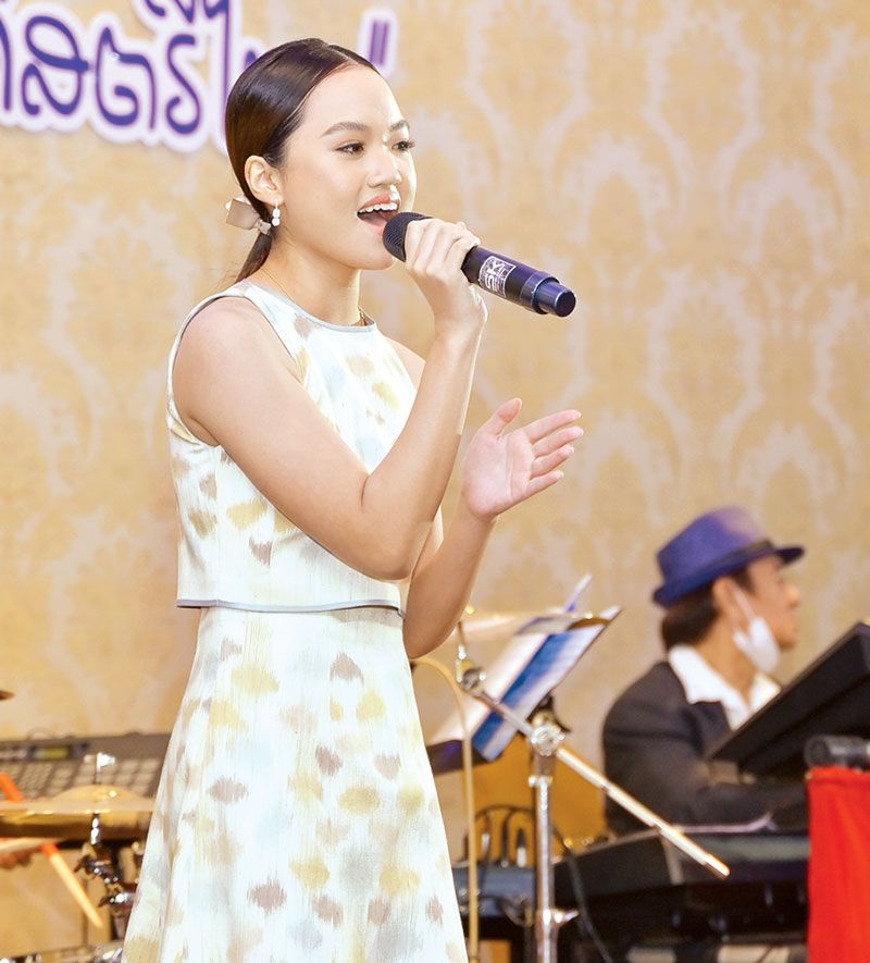 ฉัฏฐ์วรรณ ทีปสุวรรณ ขับขานบทเพลง “ยามเย็น” Love at Sundown