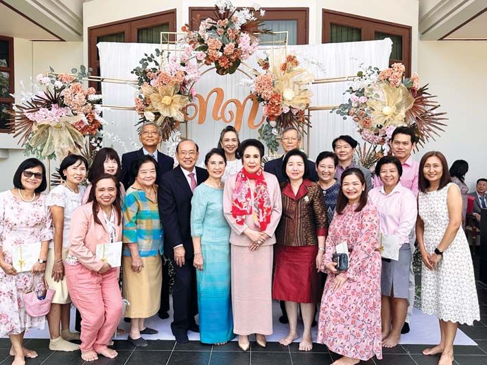 สุมนา อภินรเศรษฐ์, รศ.ดร.นพ.ประตาป-รศ.ดร.พญ.วังวโรทัย สิงหศิวานนท์ ต้อนรับ รศ.ดร.สมใจ
ลี้มิ่งสวัสดิ์, ศ.พญ.ศรีวิชา ครุฑสูตร, รศ.ดร.พรทิพย์-ศ.เกียรติคุณ ดร.ทรงศักดิ์ เพ็ชรมิตร, รศ.ดร.วรัญญา ว่องวิทย์ และทีมจากคณะเวชศาสตร์เขตร้อน มหาวิทยาลัยมหิดล