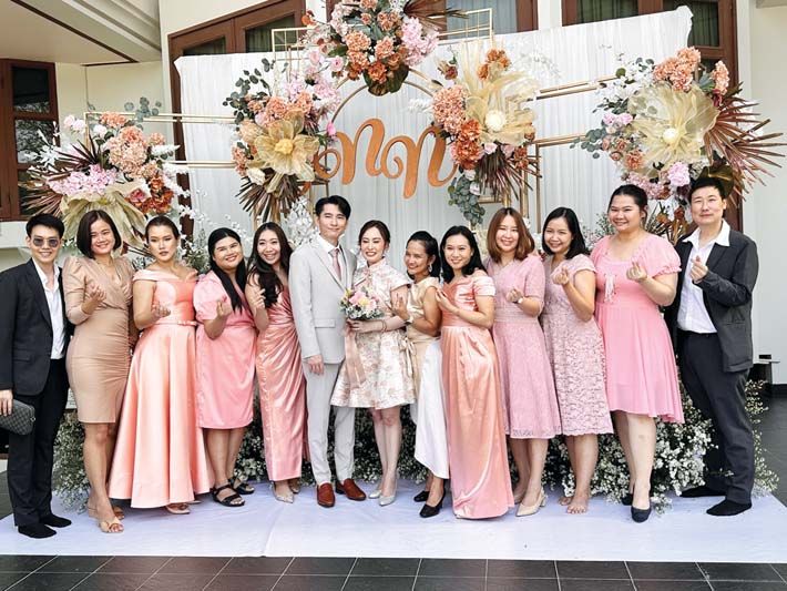 เพื่อนเจ้าสาว อาทิ ผศ.สพ.ญ.ดร.สหฤทัย เจียมศรีพงษ์, สพ.ญ.ดร.เพราพิลาส ภักดีดินแดน, สพ.ญ.ดร.กานต์ชนา พูนสุข, สพ.ญ.ณิชรัตน์ ลาภพัฒนา