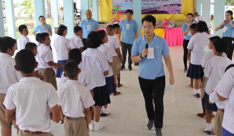 กิจกรรมสอนภาษาอังกฤษขั้นพื้นฐานให้กับเด็กนักเรียน