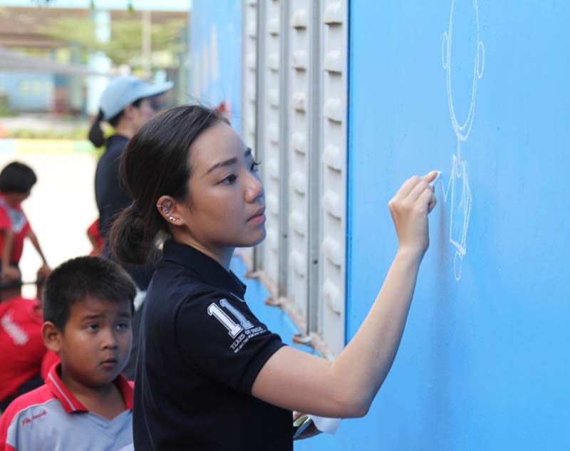 ร่วมบูรณะสนามเด็กเล่น