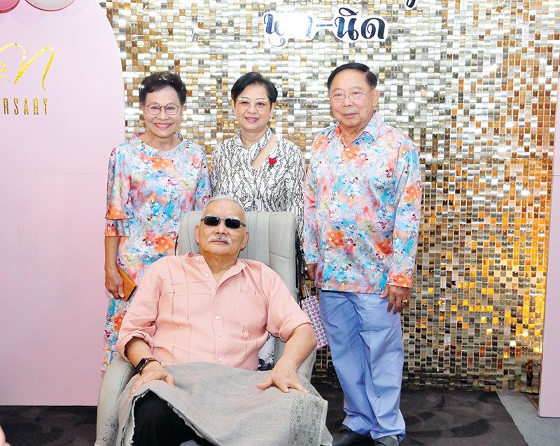 ม.จ.ชาตรีเฉลิม ยุคล และ หม่อมกมลา ยุคล
ณ อยุธยา ร่วมแสดงความยินดี