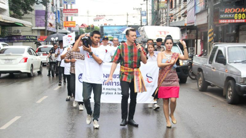 โจนัสนำขบวนเดินที่อุดร