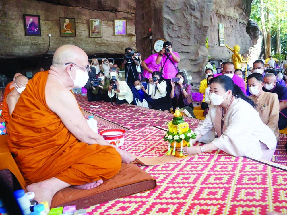 หลวงพ่ออินทร์ถวาย สันตุสสโก