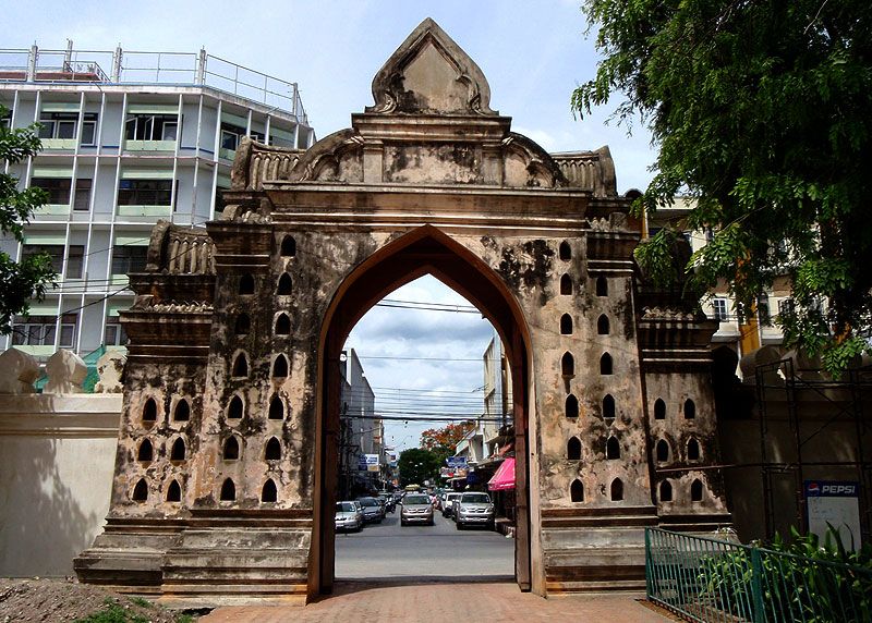 ประตูพระราชวังนารายณ์ราชนิเวศน์ จ.ลพบุรี