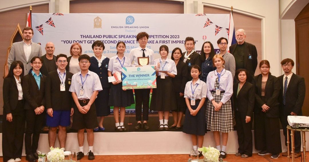 คณะเจ้าหน้าที่กระทรวงศึกษาธิการร่วมแสดงความยินดี

