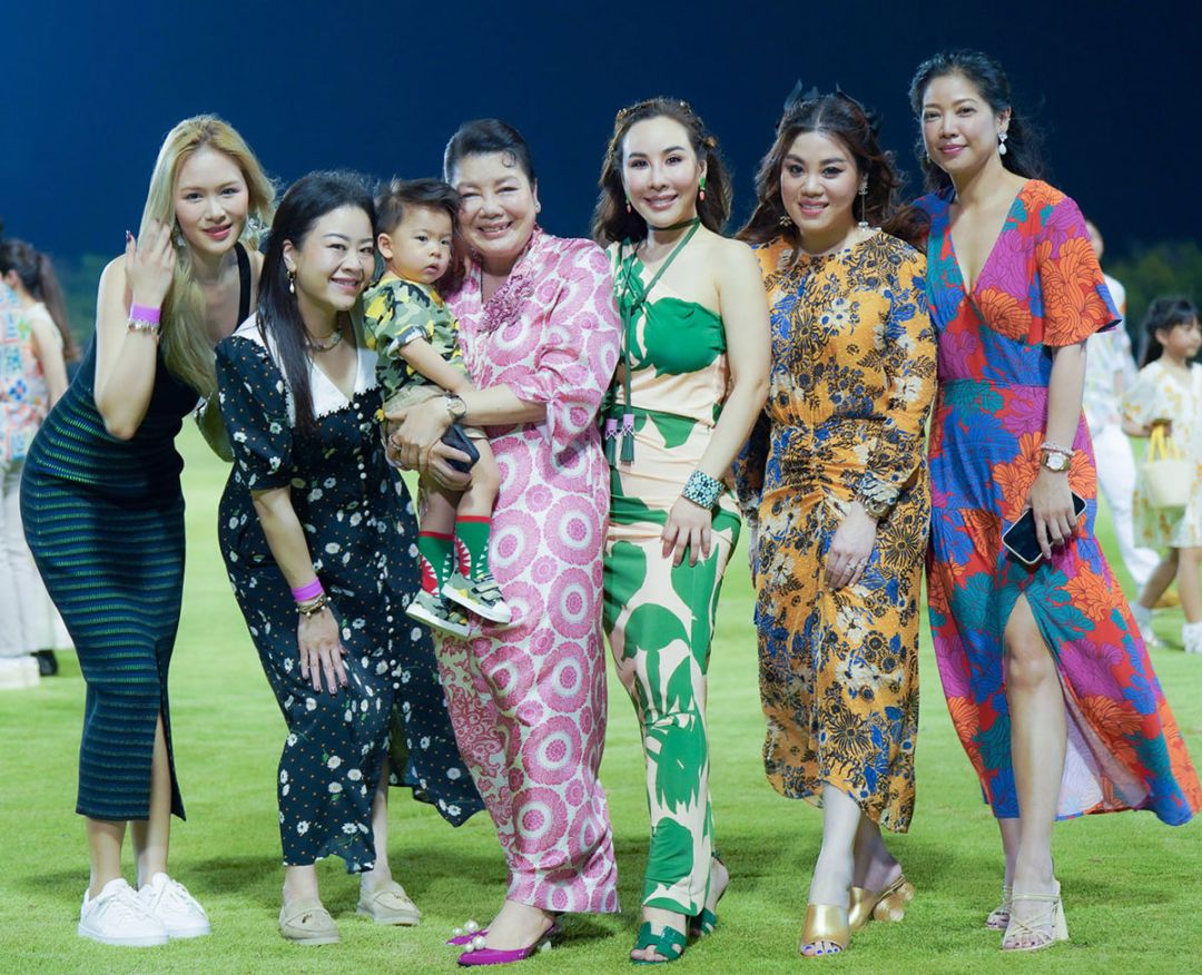 ณัชชารีย์ กิจวิริยะธนโชติ, วิไลพร พยับเดชาชัย,
เอมอร-วรมาศ-อรุณรุ่ง ศรีวัฒนประภา และ พลอยนภัส เรืองศิริวรากุล