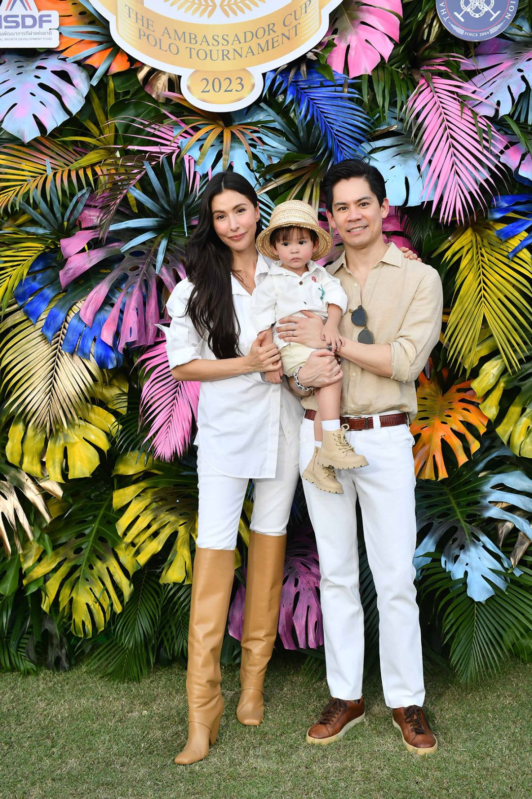 กรณ์-ศรีริต้า ณรงค์เดช และ น้องกวินท์

