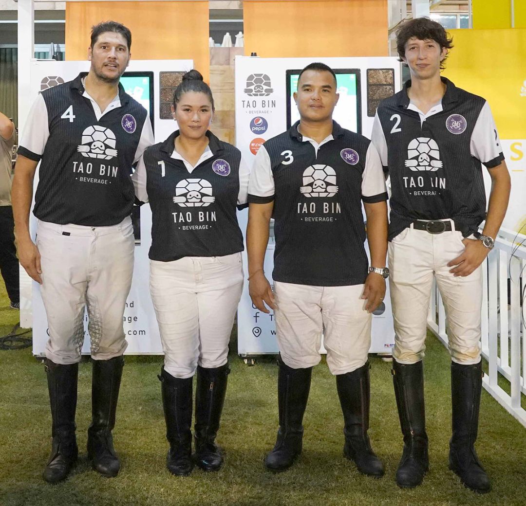 พลอย ปิ่นแสง และทีมเต่าบิน

