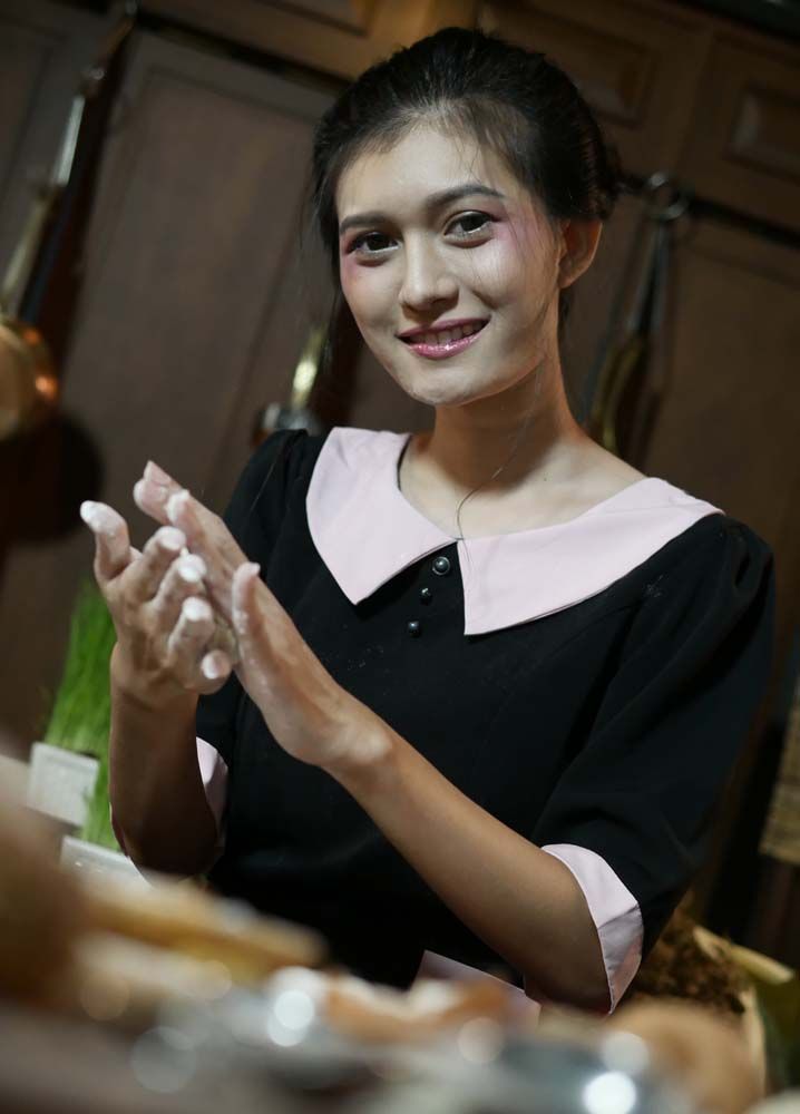 การใช้กล้อง 2 ตัว สำหรับการไฟล์สาธิตการทำขนมหรือการทำอาหาร เพื่อจับภาพใบหน้าของผู้ไลฟ์ และจับภาพมือขณะปรุงอาหาร