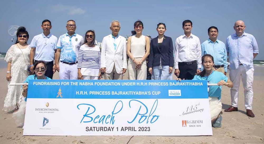 สุวัจน์ ลิปตพัลลภ พร้อมด้วย วาสนา ศรีกาญจนา นายกสมาคมธุรกิจการท่องเที่ยวหัวหิน-ชะอำ, พลกฤษ พวงวลัยสิน นายอำเภอหัวหิน, ว่าที่ พันตรีอดิศักดิ์ น้อยสุวรรณ รอง ผวจ.ประจวบคีรีขันธ์, นันทินี แทนเนอร์,พราวพุธ ลิปตพัลลภ กก.บริหาร กลุ่ม บ.พราว, นิธิชญา ศรีสุขพรชัย รอง กก.บริหารมูลนิธิ ณภาฯ,นพพร วุฒิกุล นายกเทศมนตรีเมืองหัวหิน, อาชวันต์ กงกะนันทน์ ผอ.ททท. สนง.ประจวบคีรีขันธ์ และMr.Oliver Horn General Manager รร.อินเตอร์คอนติเนนตัล หัวหิน รีสอร์ท