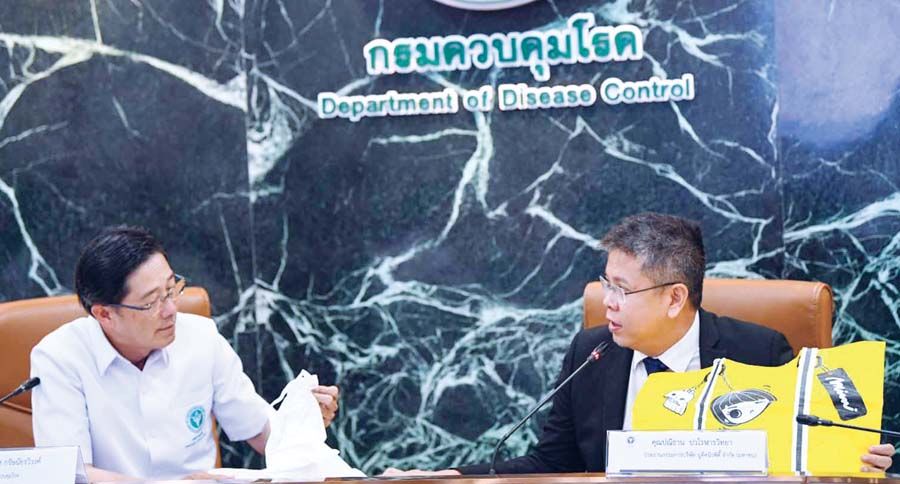 รับฟังโครงการนำชุด PPE รุ่น เราสู้ เสื้อคลุมแขนยาวกันน้ำชนิดซักใช้ซ้ำได้ ที่หมดอายุการใช้งาน หลังจากซัก 20 ครั้งมาพัฒนาเป็นกระเป๋าลดโลกร้อนเพื่อใช้ทรัพยากรอย่างคุ้มค่า โดยผ่านขบวนการรีไซเคิลแปรรูปวัสดุเพื่อนำกลับมาใช้ประโยชน์