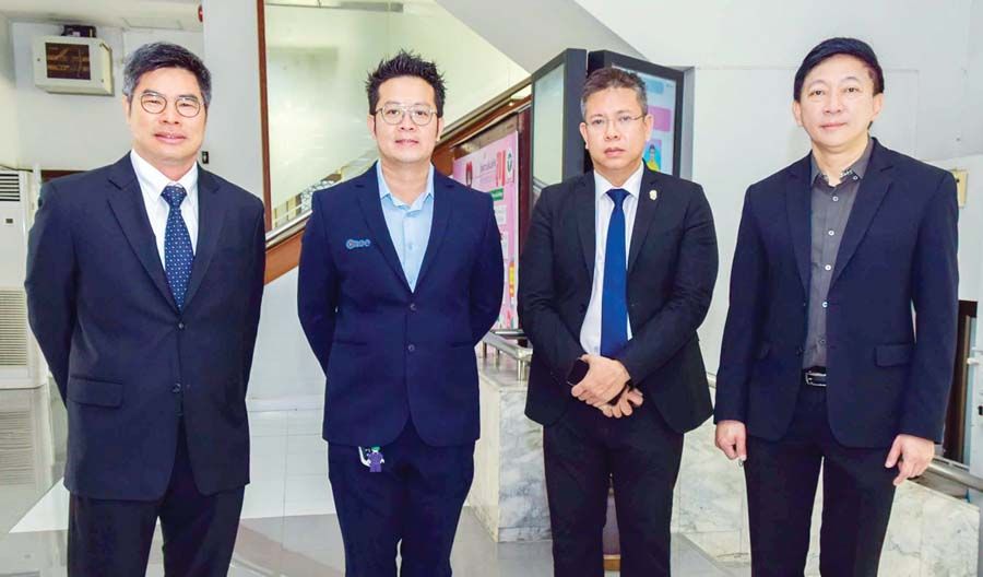 คณะผู้มอบ ภุชชงค์ วนิชจักรวงศ์, พุฒิศักย์ สัตยาประเสริฐ, ปณิธาน
ปวโรฬารวิทยา และ สุรัตน์ วงศ์รัตนภัสสร