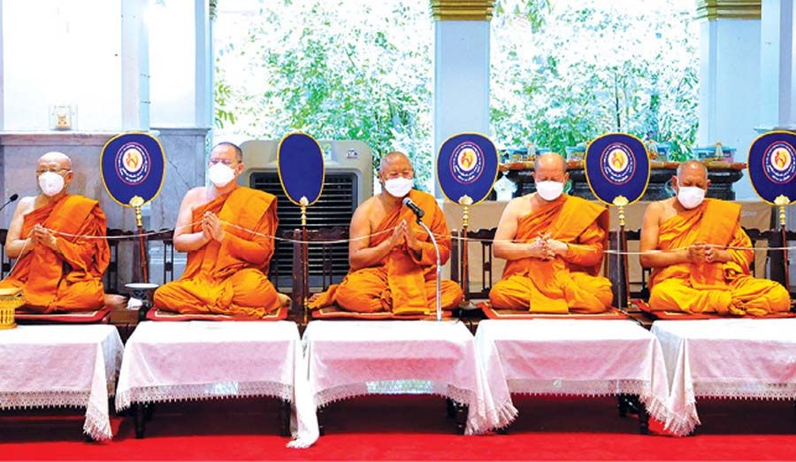 พระพรหมวชิรเวที เจ้าอาวาส, พระอมรโมลี, พระปริยัติสารเวที, พระครูปัญญาสารสุธี
และพระครูวิบูลอารวัฒน์