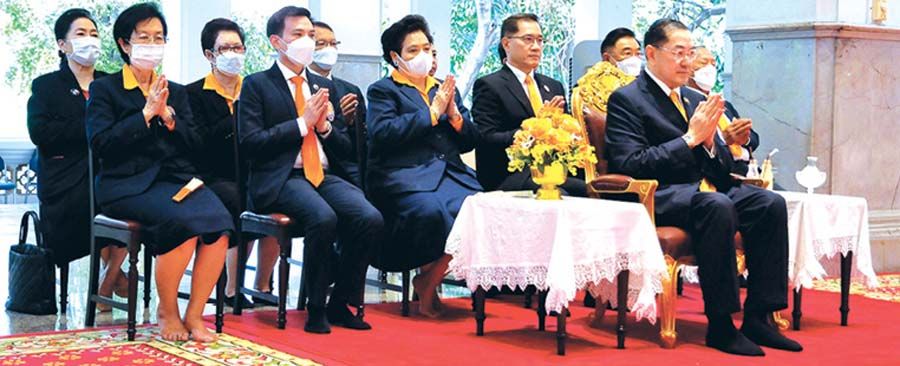 คณะกรรมการบริหารมูลนิธิฯ ร่วมพิธีเจริญพระพุทธมนต์