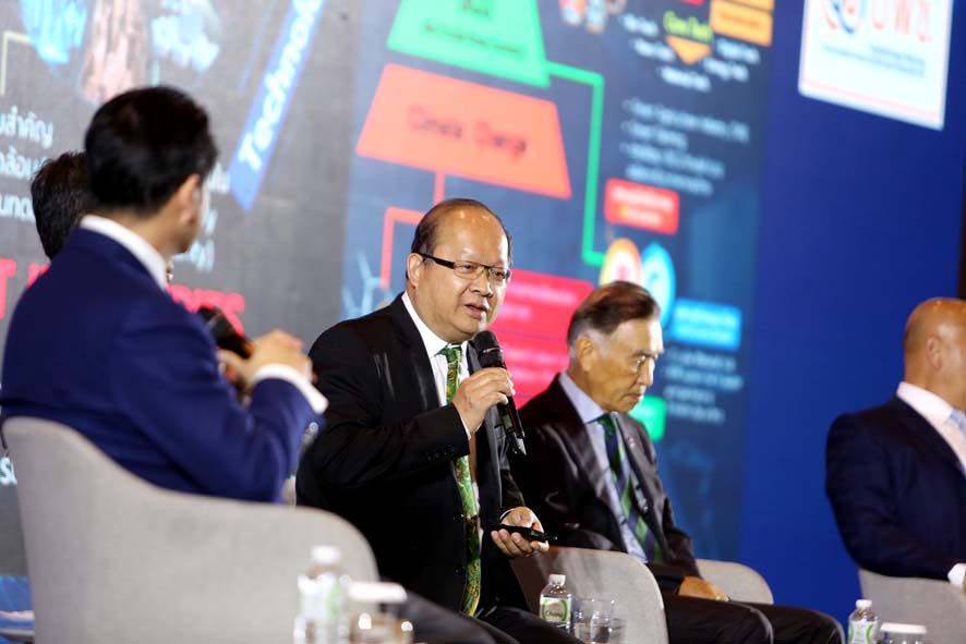 เกรียงไกร เธียรนุกุล ประธานสภาอุตสาหกรรมแห่งประเทศไทย ร่วมเสวนา
การขับเคลื่อนงานวิจัยและนวัตกรรมไปสู่การใช้ประโยชน์เชิงพาณิชย์