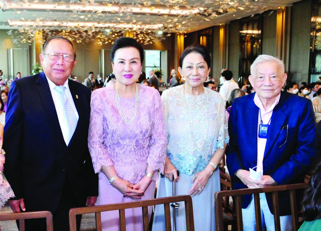 ศ.คลินิกเกียรติคุณ นพ.เหลือพร-ดาริกา ปุณณกันต์,
ผ่องลักษณ์ ประศาสน์วินิจฉัย และ สมพจน์ ปิยะอุย