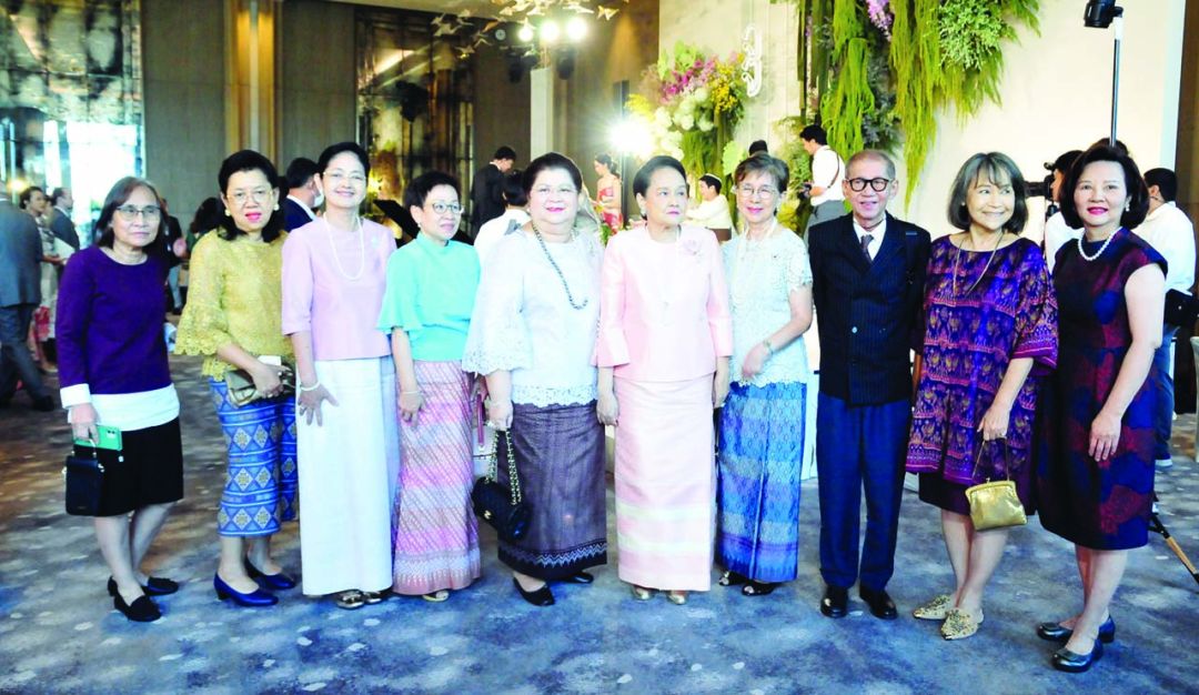 เพื่อนๆ คุณแม่เจ้าบ่าว โรงเรียนราชินี รุ่น 68