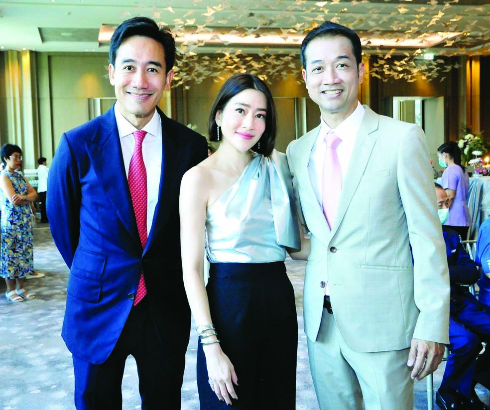 โสภิตนภา ชุ่มภาณี กับสองหนุ่ม กมลสุทธิ์-
กฤตพณ ทัพพะรังสี