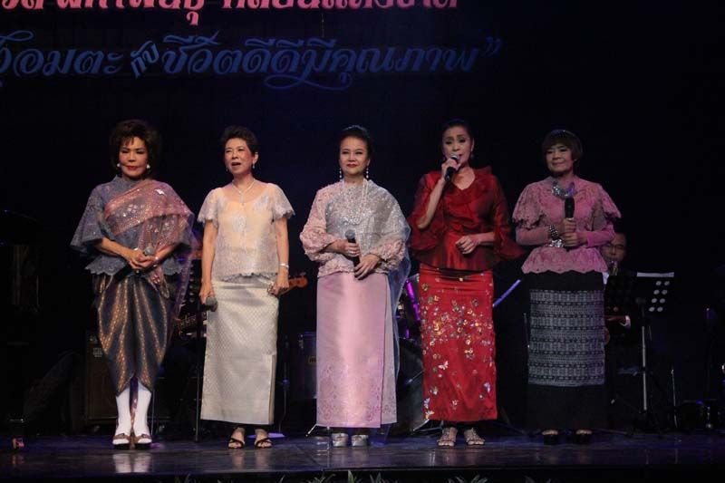 เรืออากาศตรีสุเทพ วงศ์กำแหง ศิลปินแห่งชาติ, วินัย พันธุรักษ์, พรหมเทพ เทพรัตน์ และ ชรัมภ์ เทพชัย