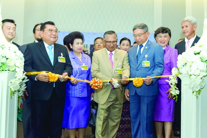 ศุภชัย สมเจริญ รองประธานวุฒิสภา คนที่สอง เปิดหอเกียรติยศ โดยมี พล.อ.อ.ประจิน จั่นตอง,
ศิรินา ปวโรฬารวิทยา, ชาญวิทย์ ผลชีวิน และ รศ.ประเสริฐ ปิ่นปฐมรัฐ ร่วมในพิธี