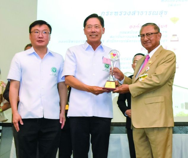 นพ.ธเรศ กรัษนัยรวิวงค์ อธิบดีกรมควบคุมโรค กระทรวงสาธารณสุข