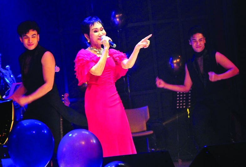 คุณหญิงชดช้อย โสภณพนิช โชว์เพลงบรอดเวย์ อย่างตระการตา