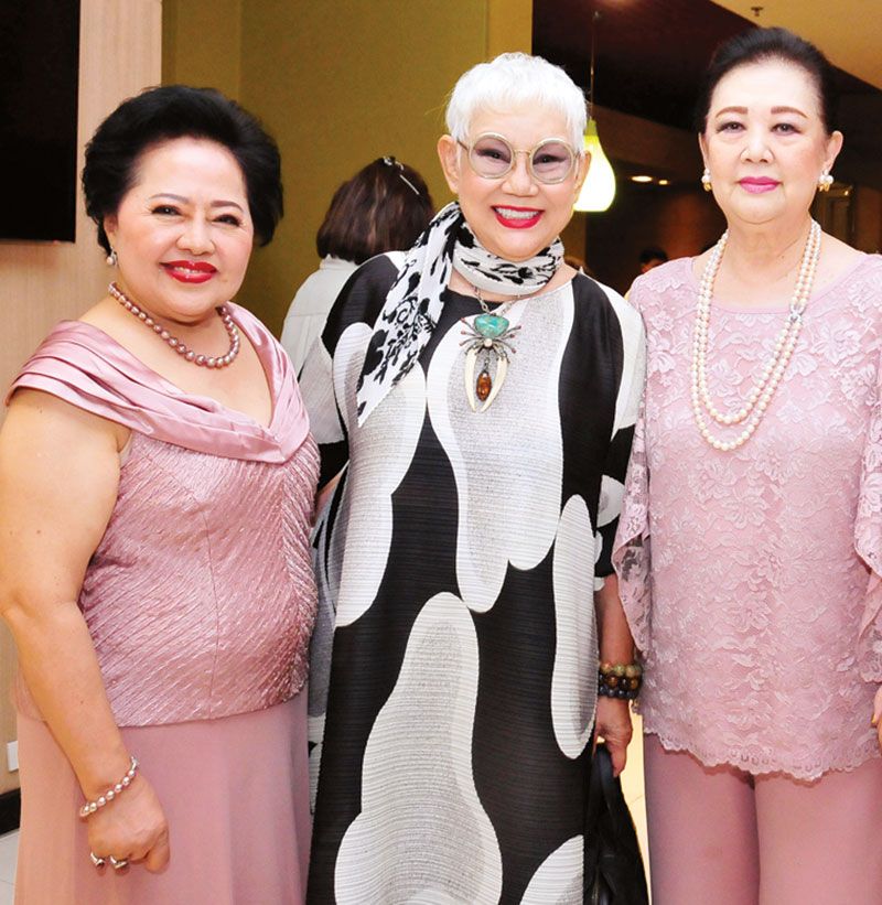 สุวรรณี ประเทืองสิทธิ์, ภัทราวดี มีชูธน, ภัทรา ศิลาอ่อน