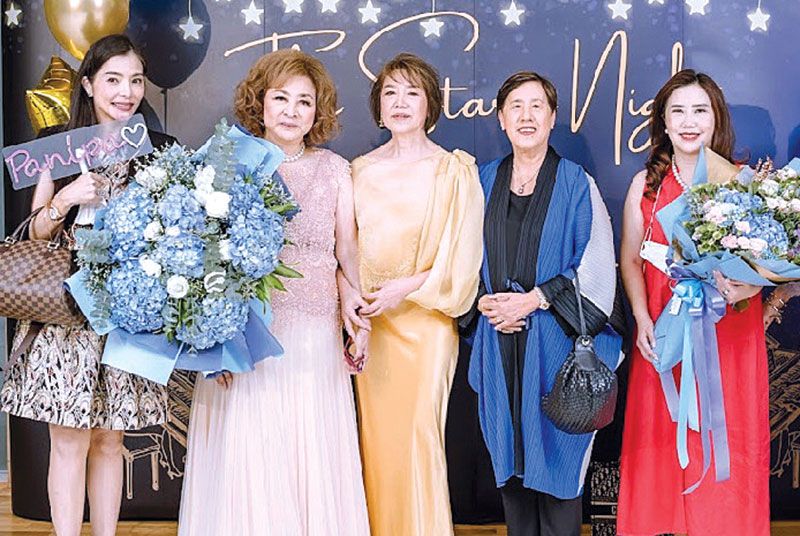 พริืดา ลิมปานนท์, พรรณิภา ปวนะฤทธิ์, คอร่า
คิวเลทอริโอ, วงศ์ทิพย์ ชุ่มภาณี, อรภัค สุวรรณภักดี