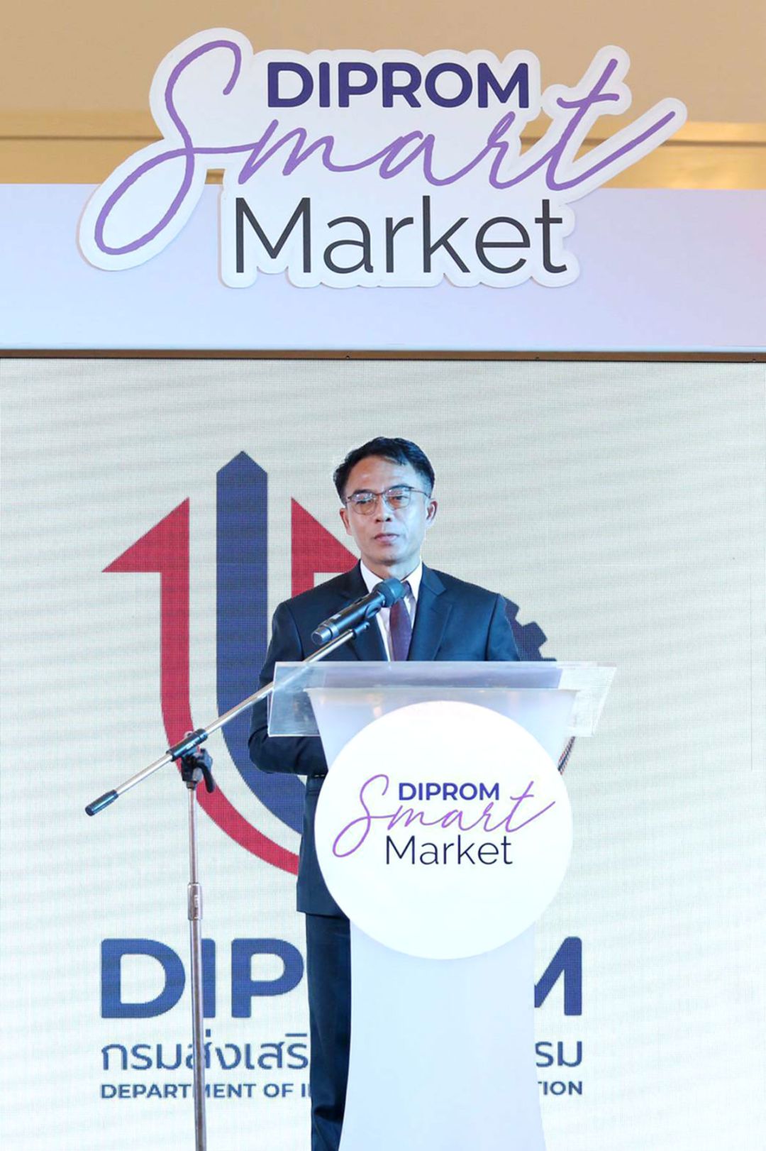 วัชรุน จุ้ยจำลอง รองอธิบดี กสอ. ประธานเปิดงาน

