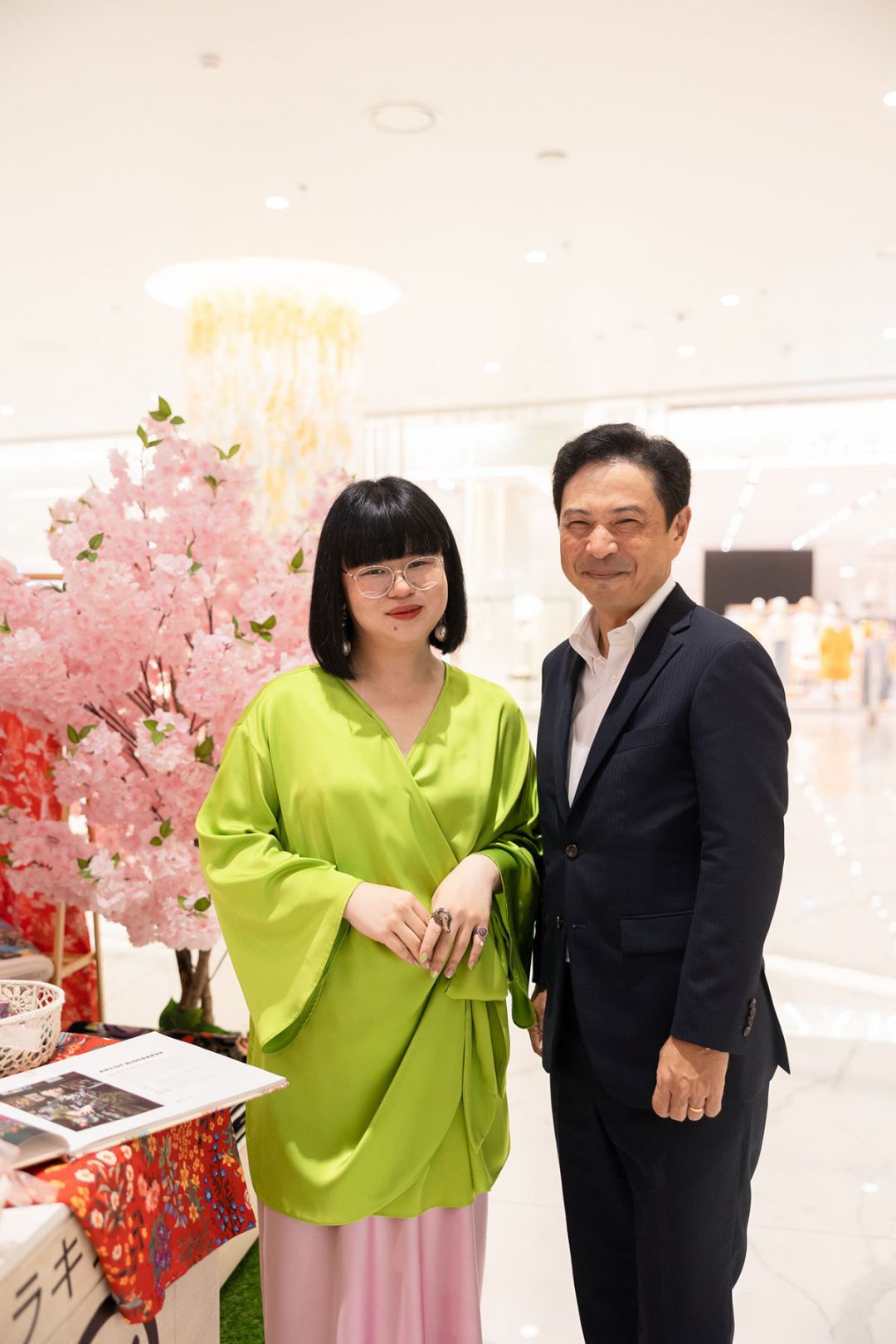 ยูน-ปัณพัท เตชเมธากุล ศิลปิน และผู้บริหาร
สยาม ทาคาชิมายะ