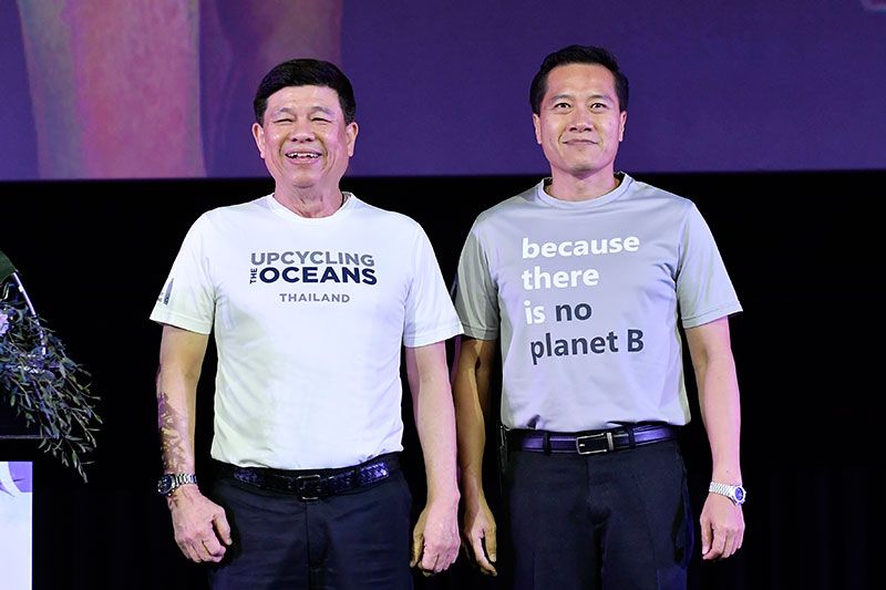 พล.อ.สุรศักดิ์ กาญจนรัตน์ และ วีระศักดิ์ โควสุรัตน์